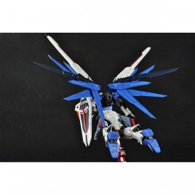 Statua Decorativa Bandai FREEDOM GUNDAM