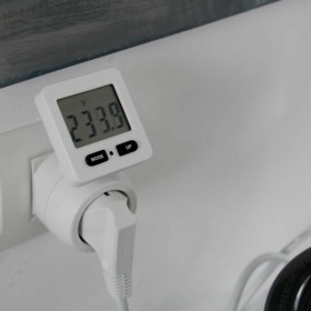Presa con misuratore di consumo Chacon 54351 Bianco