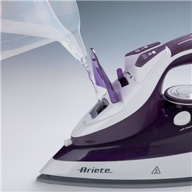 Ariete 6243 Steam Iron - Ferro da stiro con piastra in ceramica - Colpo vapore 140 gr/min - Serbatoio 320 ml - 2200 W - Bianco e